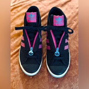 ADIDAS Basketball Hi Tops Hard Court FUCHSIA Stripe Sneakers Womens SZ 9.5